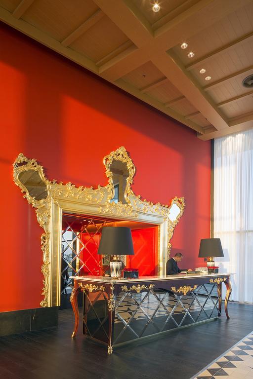 Royal Obidos Scenic Resort 普拉亚德尔瑞伊 外观 照片 The reception desk at the Mandarin Oriental, Munich