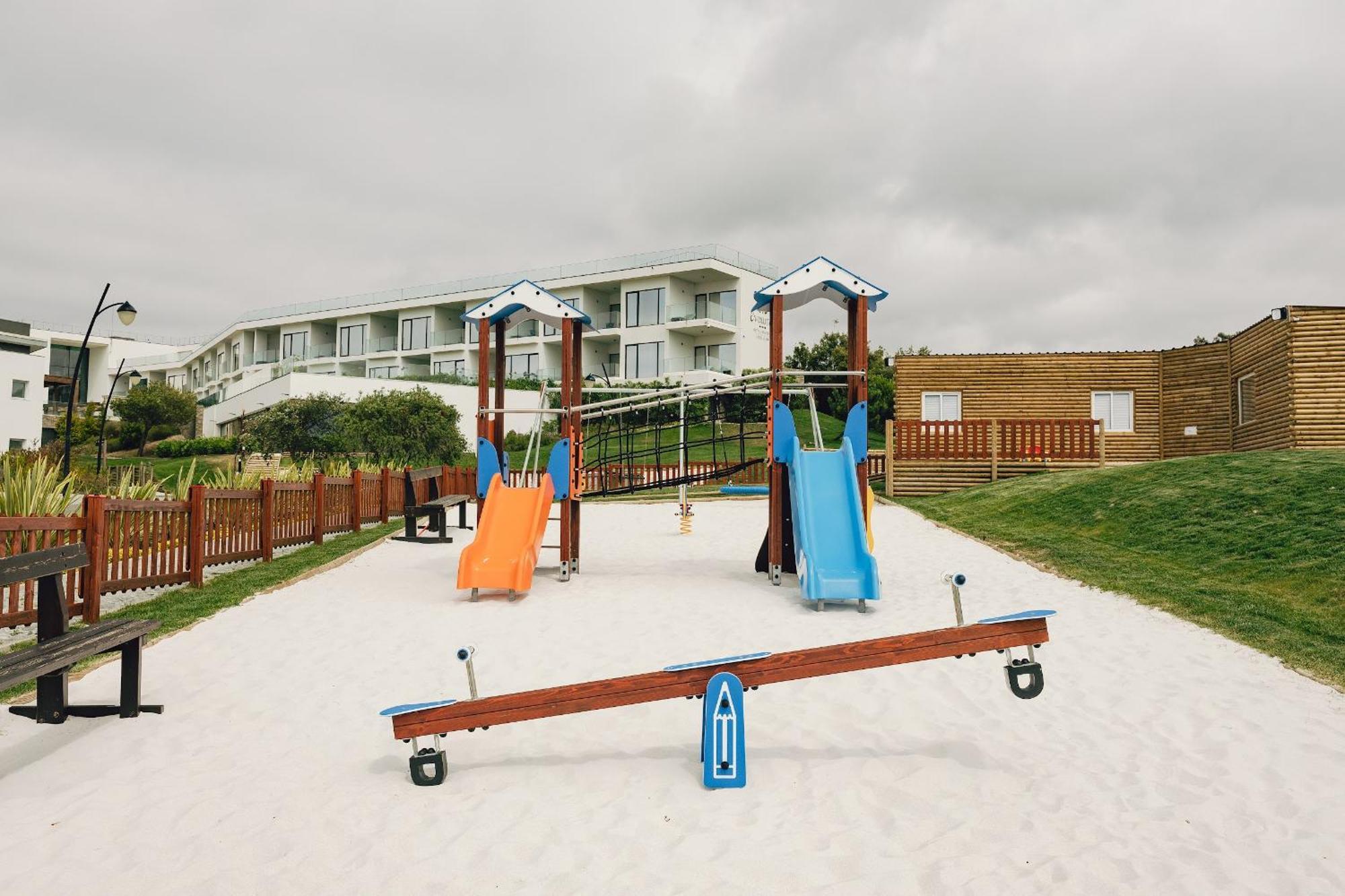 Royal Obidos Scenic Resort 普拉亚德尔瑞伊 外观 照片 Playground in the village