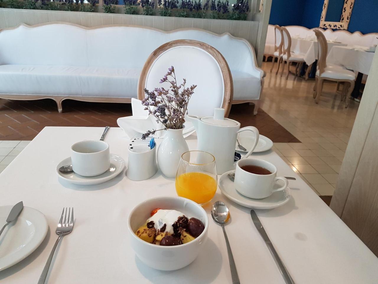 Royal Obidos Scenic Resort 普拉亚德尔瑞伊 外观 照片 A breakfast table at the hotel