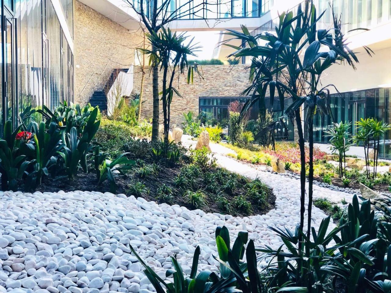 Royal Obidos Scenic Resort 普拉亚德尔瑞伊 外观 照片 The courtyard of the hospital